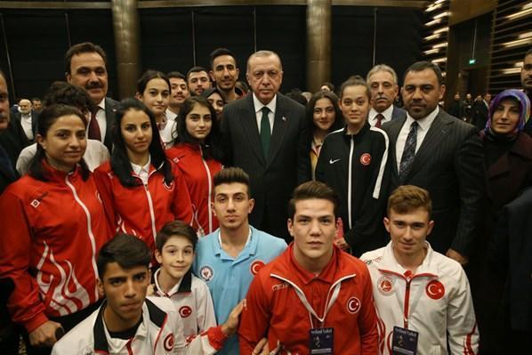 Cumhurbaşkanı Erdoğan, Selam Vakti Buluşmaları akşam yemeğine katıldı