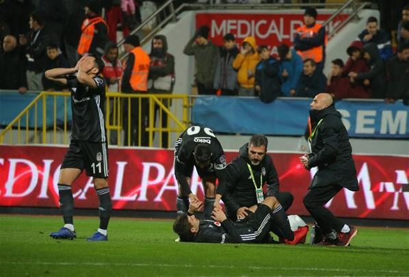 Beşiktaşta şok sakatlık Sedyeyle çıktı...
