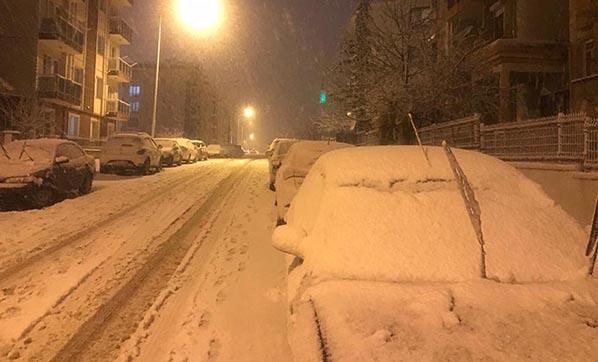 Son dakika: Meteoroloji uyarmıştı İstanbulda kar yağışı başladı