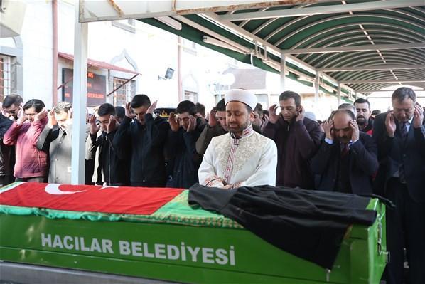 Köpek saldırısında ölen Mehmetin cenazesinde gerginlik