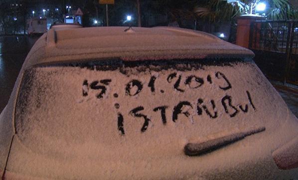 Ve İstanbulda beklenen kar yağışı başladı