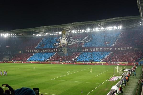 Trabzonspor taraftarlarından şampiyonluk mesajı