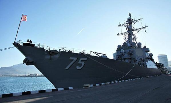 ABD savaş gemisi Batuma demir attı