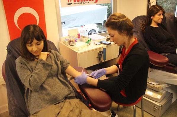 Demirören Medya çalışanlarından Kızılaya kök hücre ve kan bağışı
