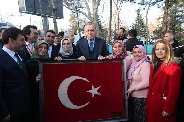 Cumhurbaşkanı Erdoğan Ispartada halı dokudu