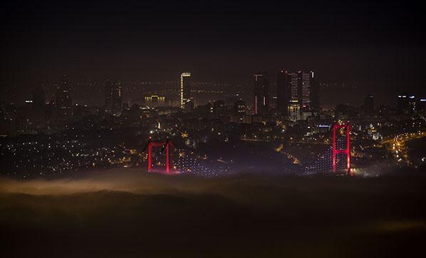 İstanbul’da sis Göz gözü görmüyor, iptal haberleri peş peşe geldi