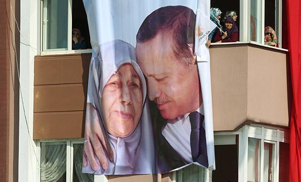 Cumhurbaşkanı Erdoğandan sert tepki: Adayların fotoğrafları var ama partinin logosu yok