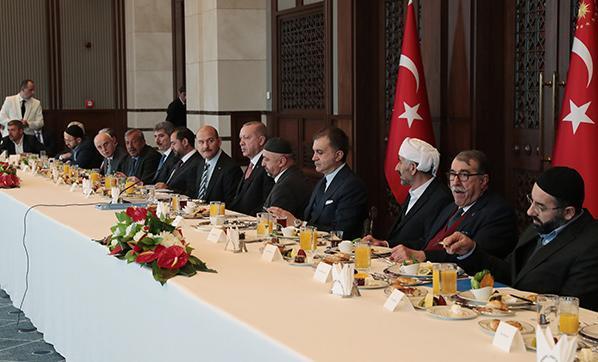 Cumhurbaşkanı Erdoğan: Biz tökezlersek oyun çevirenler bayram eder