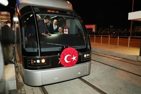 Cumhurbaşkanı Erdoğan yeni tramvay hattını açtı