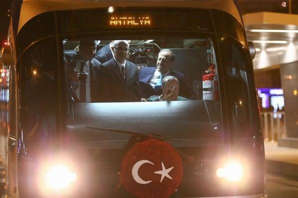 Cumhurbaşkanı Erdoğan yeni tramvay hattını açtı