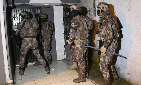 İzmir ve Adanada terör operasyonu 22 kişi gözaltına alındı