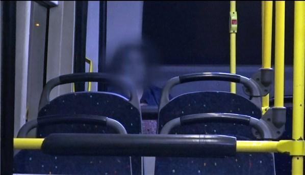 Metrobüs ve otobüsler genç kadının sığınma yeri oldu