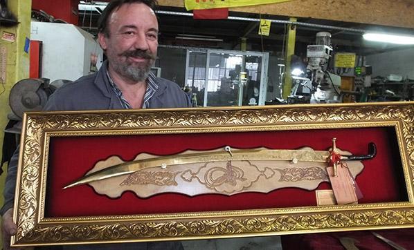 Cumhurbaşkanı Erdoğana Kanuni kılıcı hediye etti