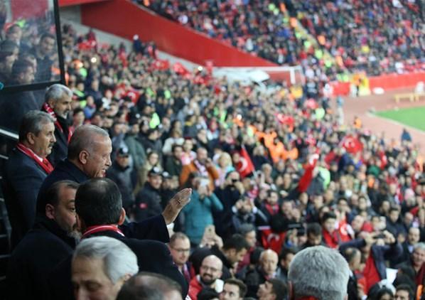 Cumhurbaşkanı Erdoğan, Milli Takıma destek verdi