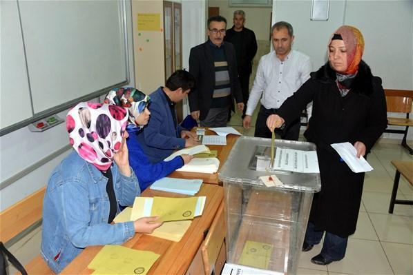 Türkiye sandık başında Oy verme işlemi başladı