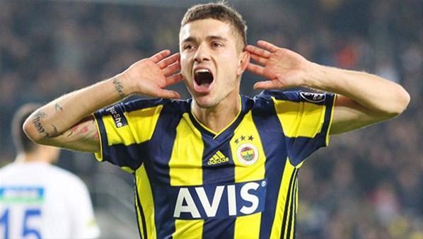 Fenerbahçede flaş gelişme Yıldız futbolcu Başakşehire imzayı attı