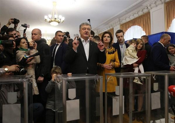 Ukrayna seçimlerinin galibi komedyen Zelenskiy