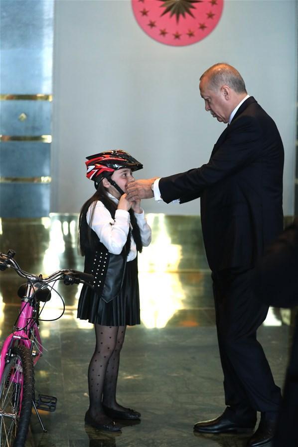 Beştepede 23 Nisan... Cumhurbaşkanı Erdoğan çocukları kabul etti