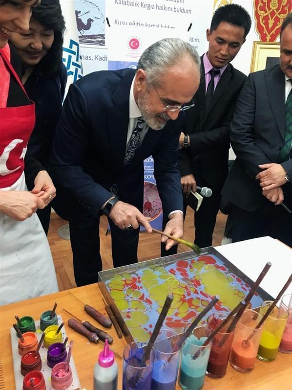 Yalçın Topçu Bişkekte ebru sergisi açtı