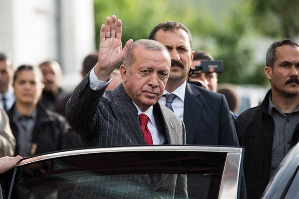 Cumhurbaşkanı Erdoğan AK Parti İstanbul İl Başkanlığından ayrıldı