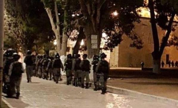İsrail polisinden Mescid-i Aksaya gece baskını