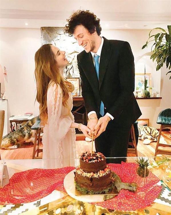 Müge Boz ve Caner Erdeniz Barcelonada evleniyor