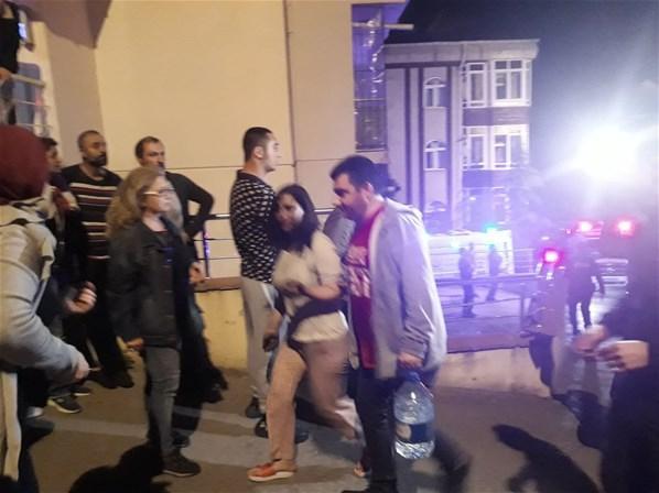 İstanbulda 6 katlı binada yangın: 15 kişi kurtarıldı