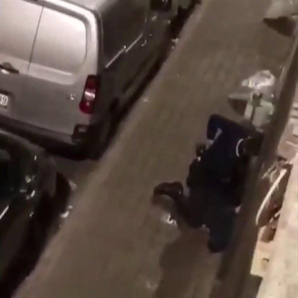Belçika polisi kelepçeli şüphelinin kafasını tekmeledi