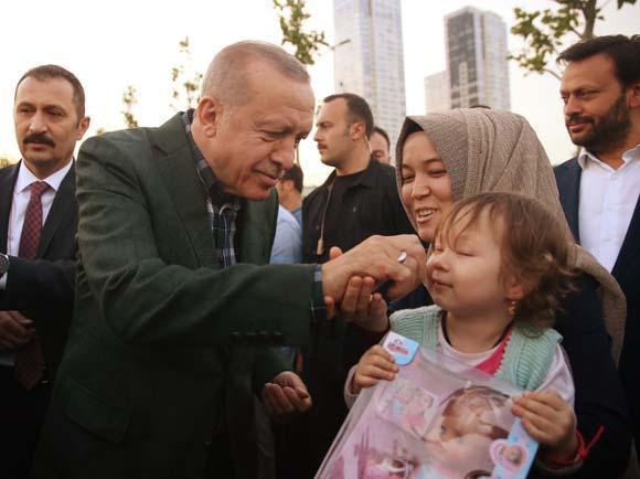 Cumhurbaşkanı Erdoğan, vatandaşlarla iftar yaptı