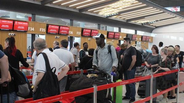 Büyük göç başladı İstanbul Havalimanında bayram hareketliliği