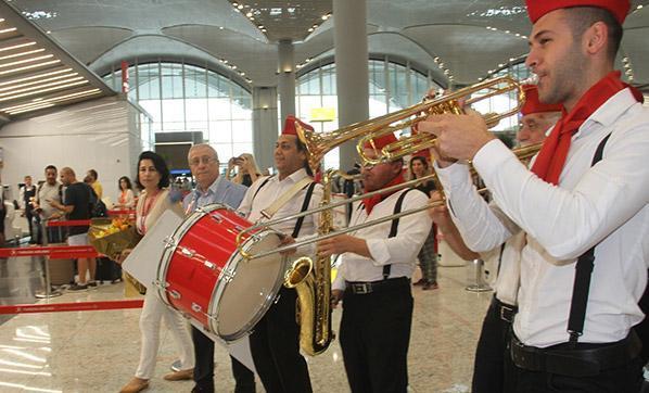 İstanbul Havalimanında 10 milyonuncu yolcuya sürpriz