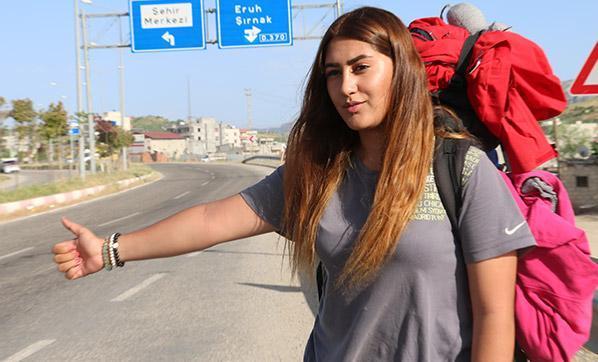 Genç kadın otostopla 80 şehir gezdi