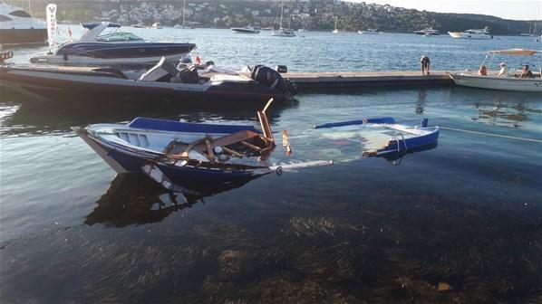Sürat teknesinin muhabirleri taşıyan tekneye çarpma anları ortaya çıktı