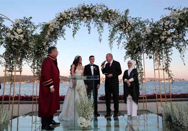 Cumhurbaşkanı Erdoğan, Mesut Özilin nikah şahidi oldu