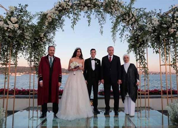 Cumhurbaşkanı Erdoğan, Mesut Özilin nikah şahidi oldu