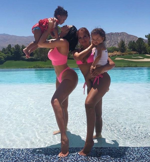 Kylie Jenner havuz pozlarıyla beğeni topladı