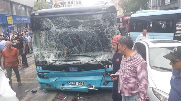 İstanbulda zincirleme kaza Yaralılar var