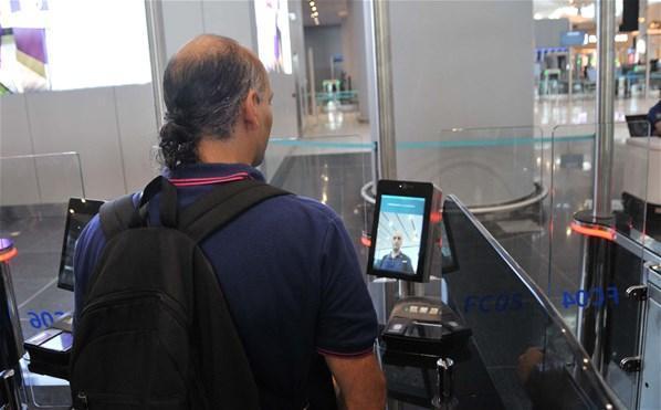 İstanbul Havalimanında pasaporttan 18 saniyede geçiş hazırlığı