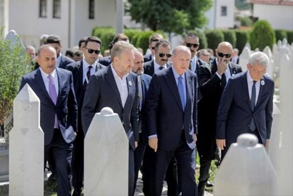 Cumhurbaşkanı Erdoğandan Aliya İzetbegoviçin kabrine ziyaret