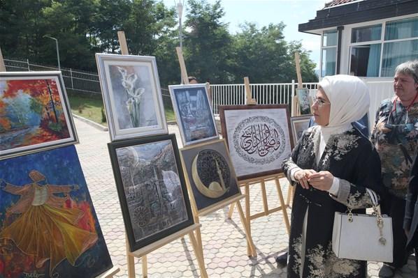 Emine Erdoğan’dan Maarif Okulu ve Yunus Emre Kültür Merkezini ziyaret