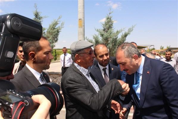 Adalet Bakanı Gül, şehit Ömer Halisdemirin mezarını ziyaret etti