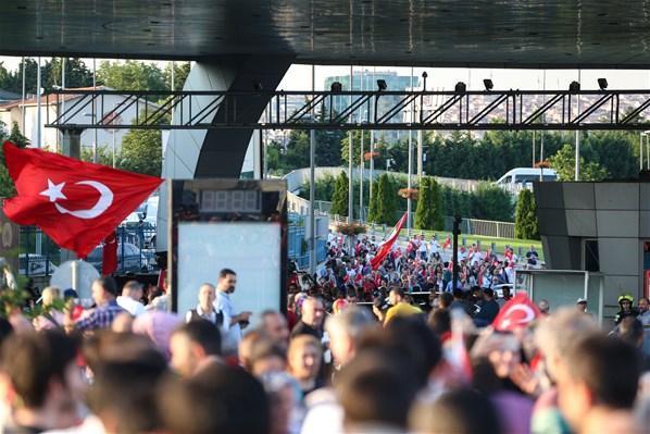 Vatandaşlar Atatürk Havalimanına akın etti