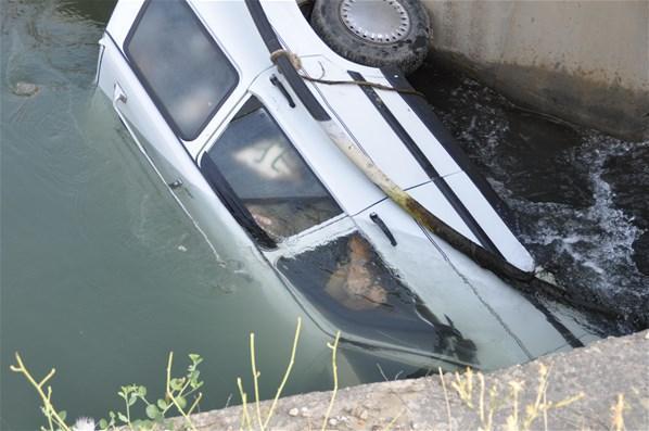 Otomobil sulama kanalına düştü 2 kişi öldü