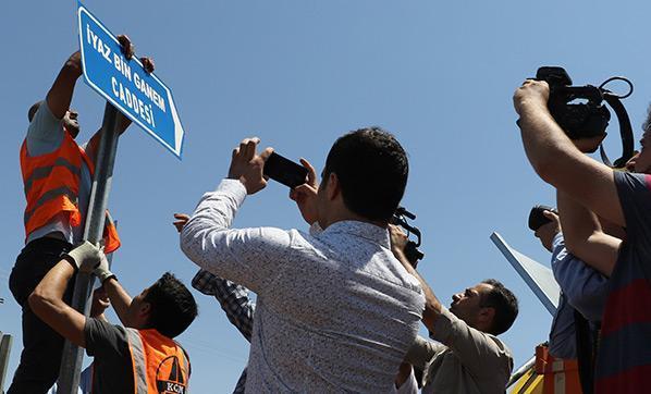 HDPli belediyenin astığı, terör suçlusunun adını taşıyan tabela indirildi