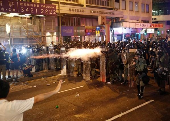 Hong Kongda halk yine sokaklarda