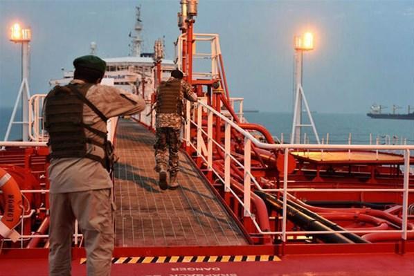 İran medyası, el konulan İngiliz gemisinin içinden görüntü yayınladı