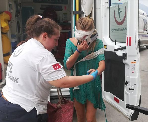 Antalyada tur minibüsü devrildi: 1 ölü, 11 yaralı