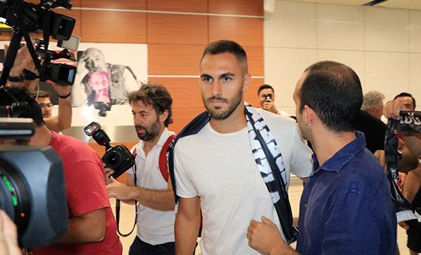 Beşiktaşın yeni transferi Victor Ruiz, İstanbula geldi