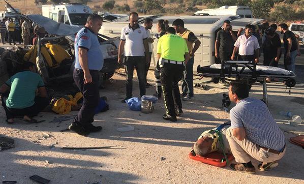 Gaziantep’te otomobil ile minibüs çarpıştı Ölü ve yaralı var