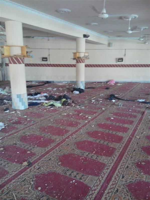 Pakistanda camide patlama: En az 4 ölü, 15 yaralı